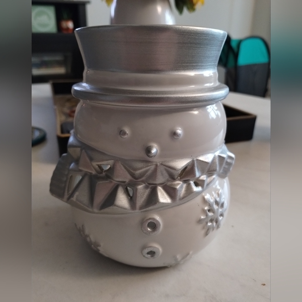 Yankee Candle Silver and White Snowman Votive Holder